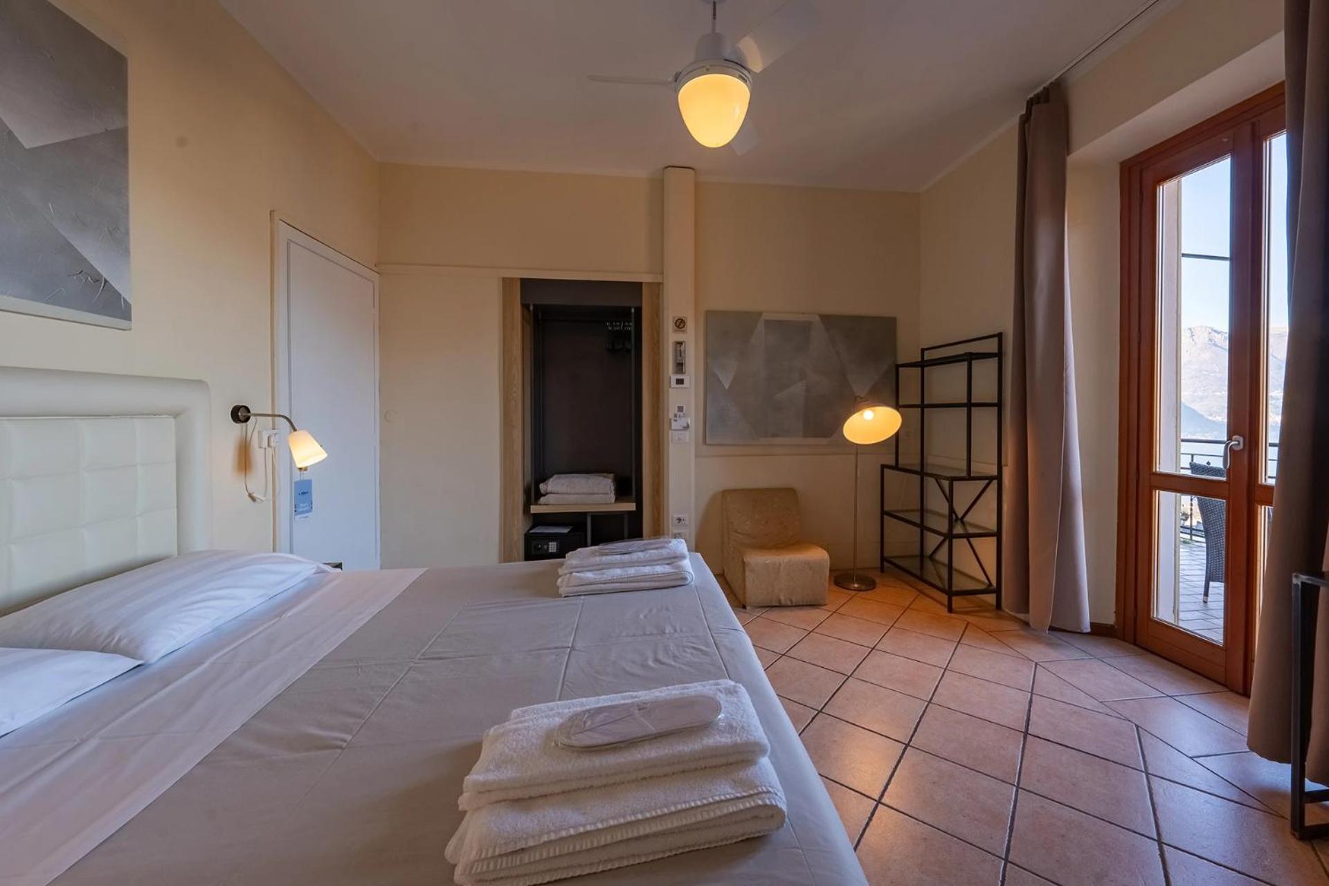 Hotel Il Perlo เบลลาโจ ภายนอก รูปภาพ